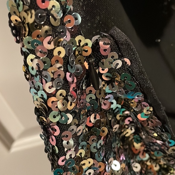 ASTR the Label Cowl Neck Sequin Top NWOT - Picture 3 of 6